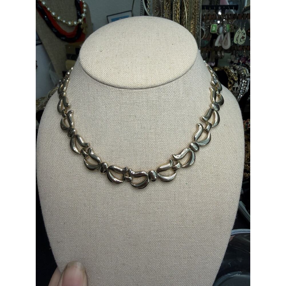 Monet Bow Chunky Chain Choker Necklace Gold Tone Vintage 15.25 in